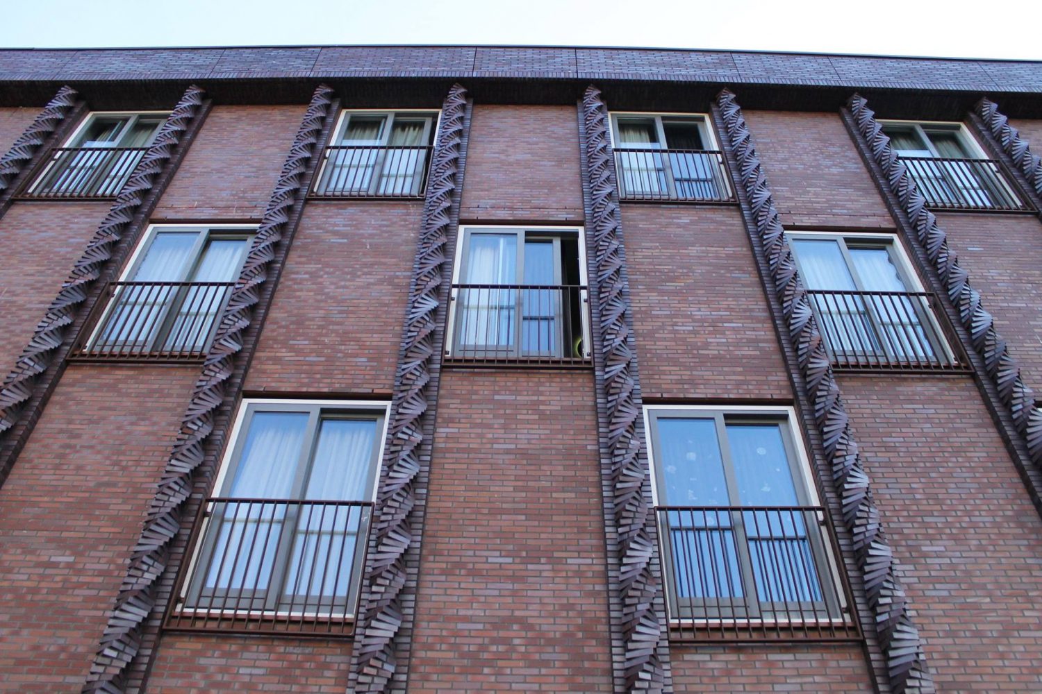 Lamelbalustraden - Franse balkons voorzien van lamellenbalustraden geproduceerd door Straatman Balustraden en Trappen.